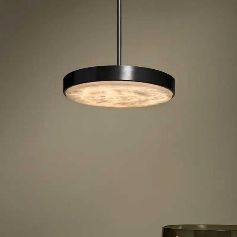 Suspension luminaire en métal avec lampe en marbre design
