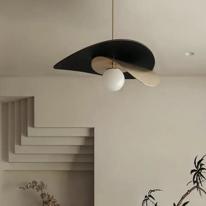 Suspension luminaire métal noir avec lumière blanche moderne