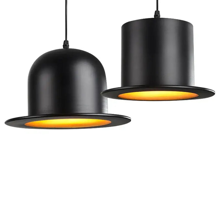 Suspension luminaire métal noir avec réflecteur doré chaleureux
