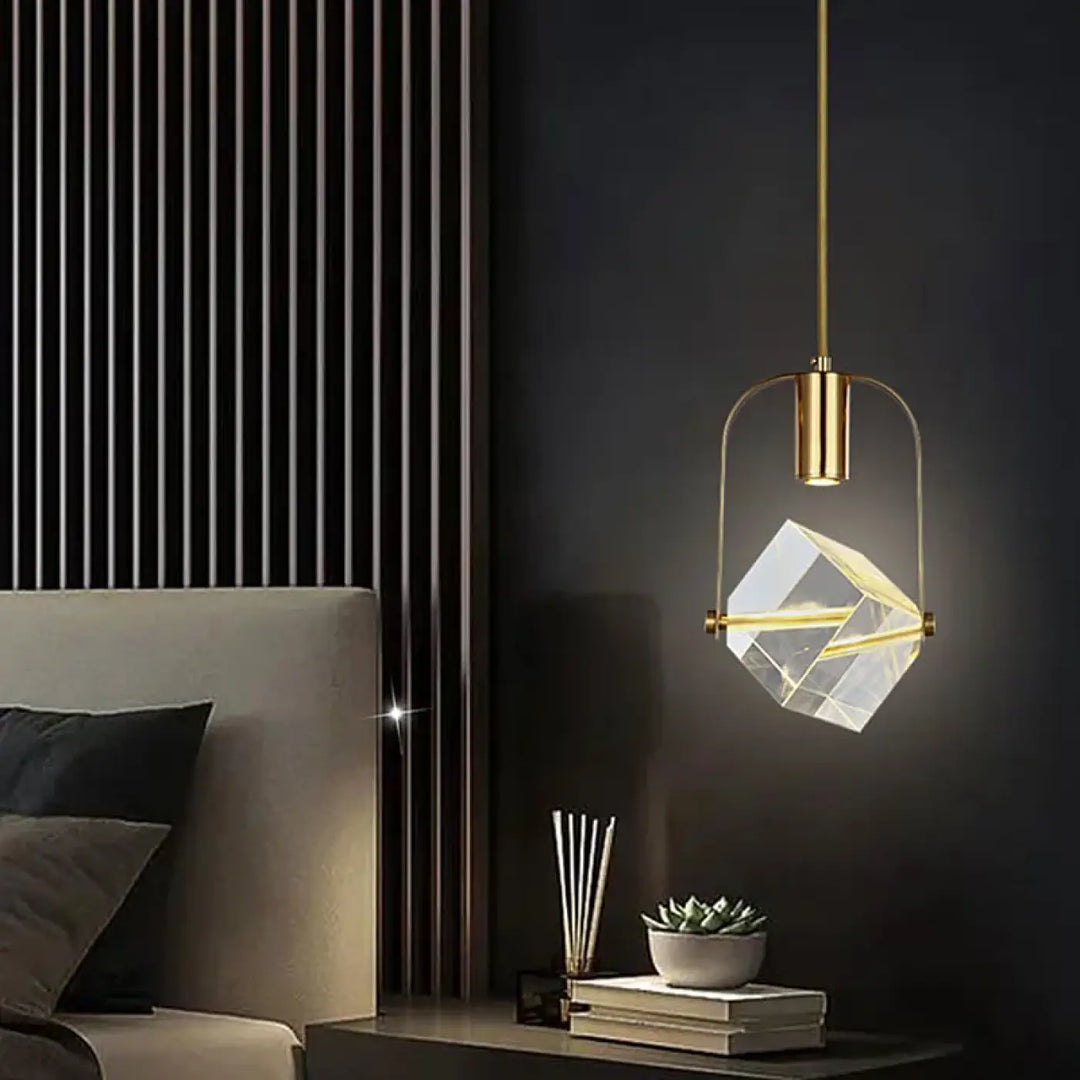 Suspension luminaire minimaliste doré orné de pierre raffiné