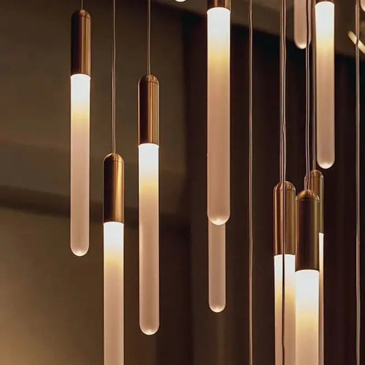 Suspension luminaire minimaliste à tubes lumineux suspendus chic