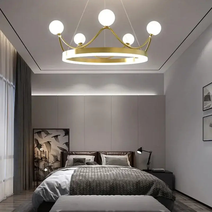 Suspension Luminaire Moderne Design Doré Avec Boules Blanches


