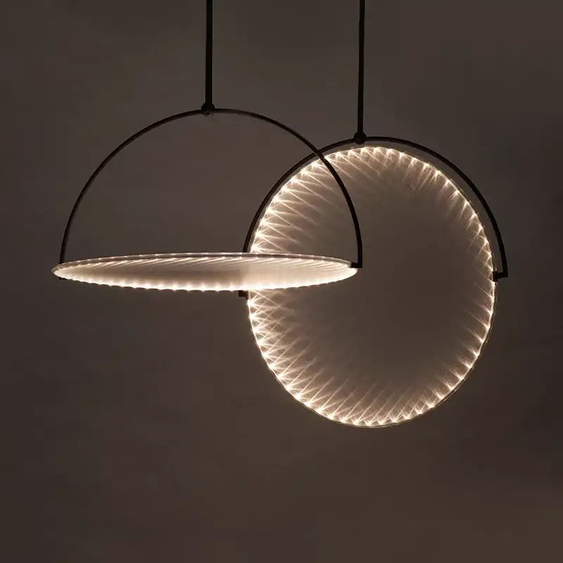 Suspension luminaire moderne design sculptural cercle noir

