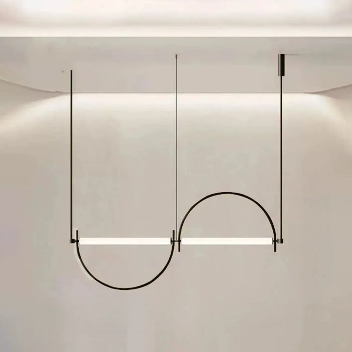 Suspension luminaire noir en métal minimaliste avec deux barres horizontales incurvées et éclairées arc