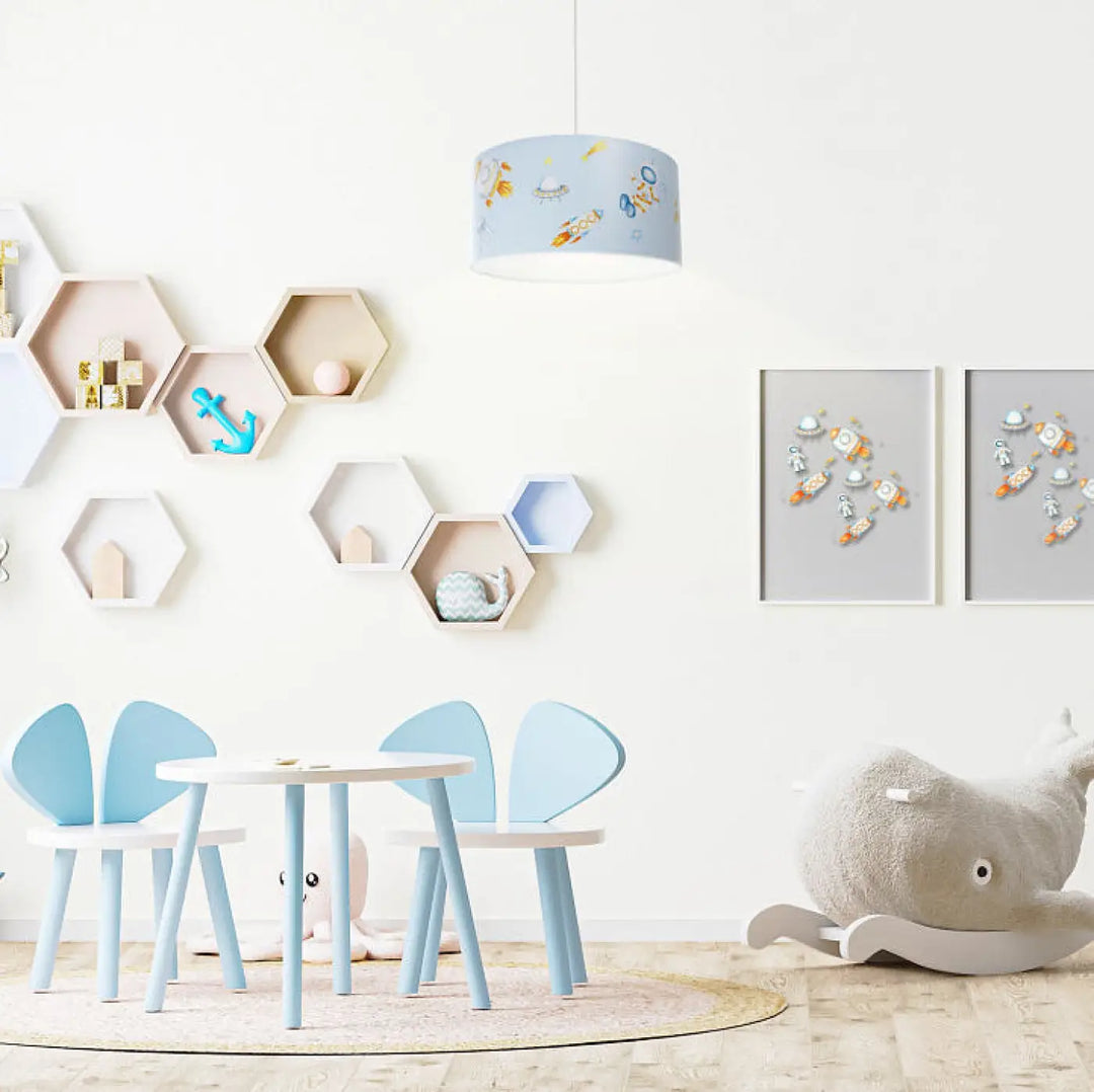 Suspension luminaire moderne bleu clair avec motifs fusées et illustration spatiale pour chambre enfant