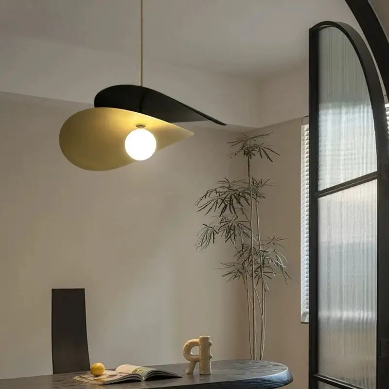 Suspension luminaire moderne noir et laiton minimaliste chic