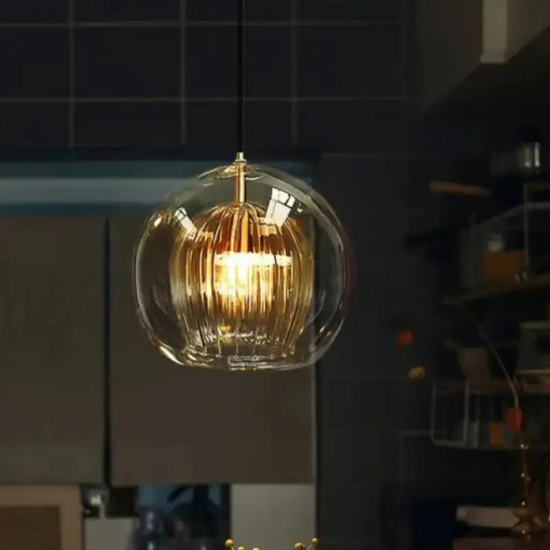 Suspension luminaire moderne en verre avec détail doré