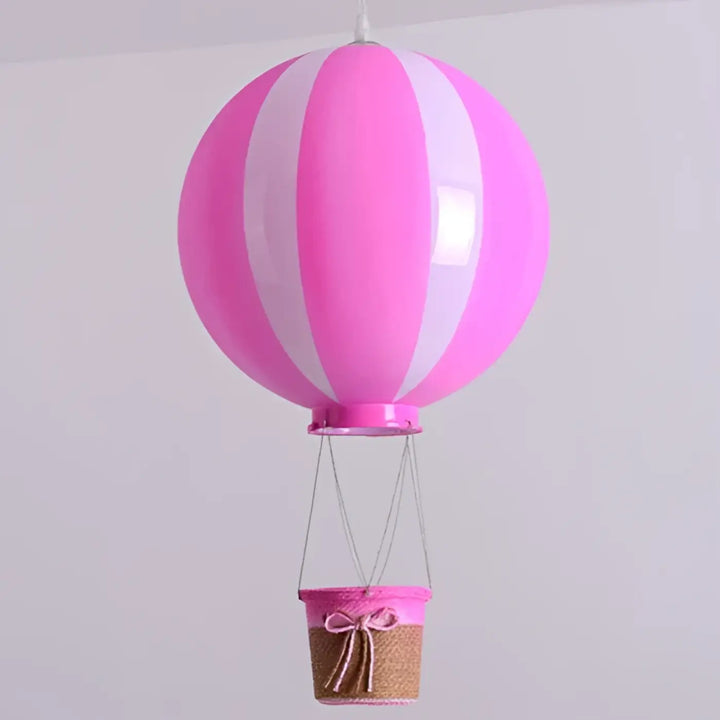 Suspension luminaire montgolfière lobba rayée rose et blanche avec panier tressé noué d un ruban rose
