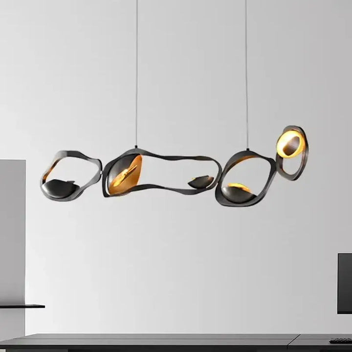 Suspension luminaire noir et doré inspiré de la science fiction

