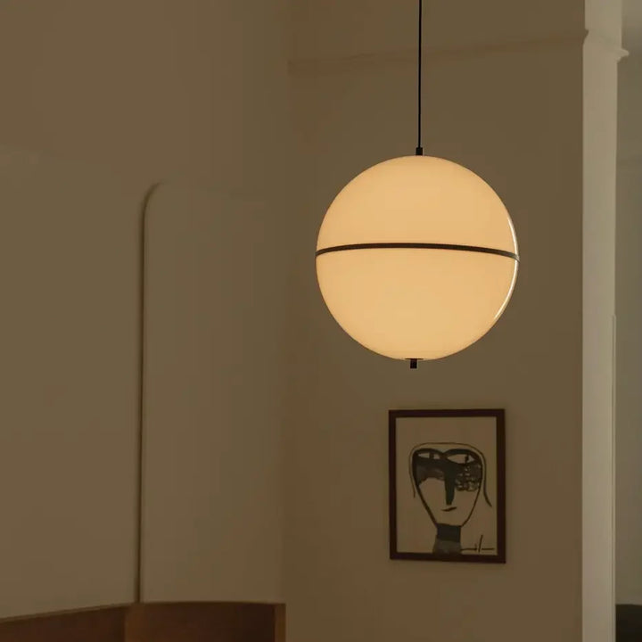Suspension Dome de Faro Barcelona dans une pièce