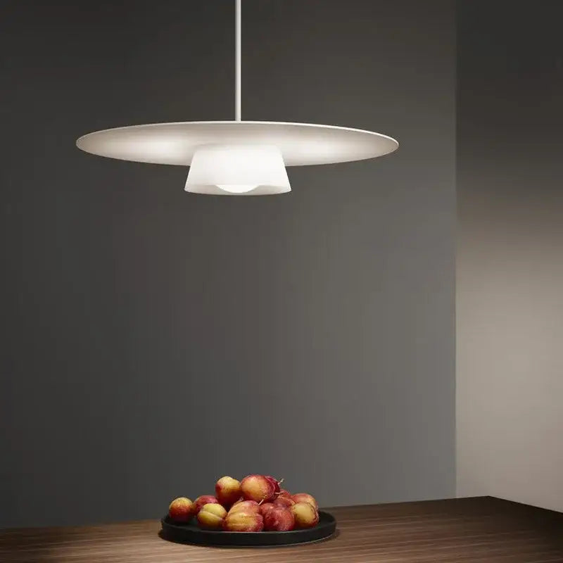 Suspension luminaire noire circulaire avec lumière blanche design