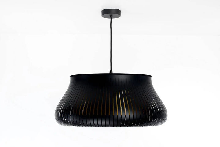 Suspension luminaire oblo noir doré avec design cannelé mat et lumière élégante pour intérieur moderne