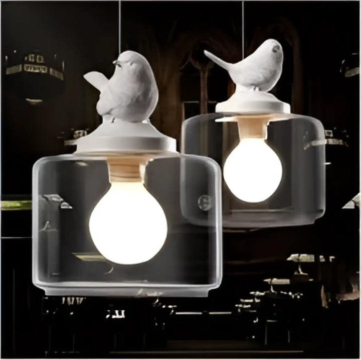 Suspension luminaire blanc en céramique en forme d oiseau avec globe en verre clair devient souvent une pièce presque sculpturale