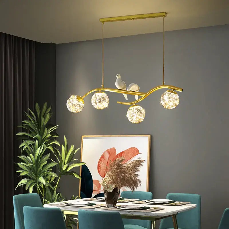 Suspension luminaire avec oiseaux et boules de verre élégantes