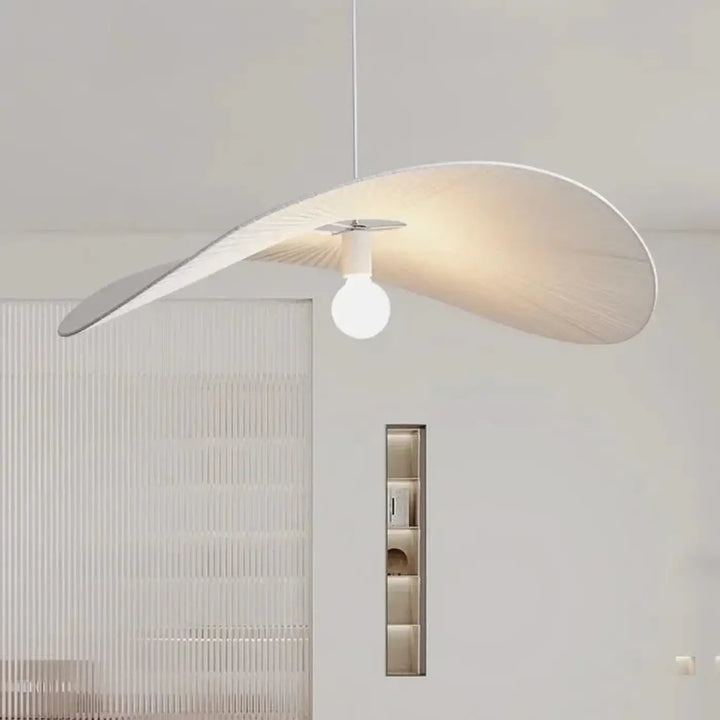 Suspension luminaire ondulée style japandi bois clair beige