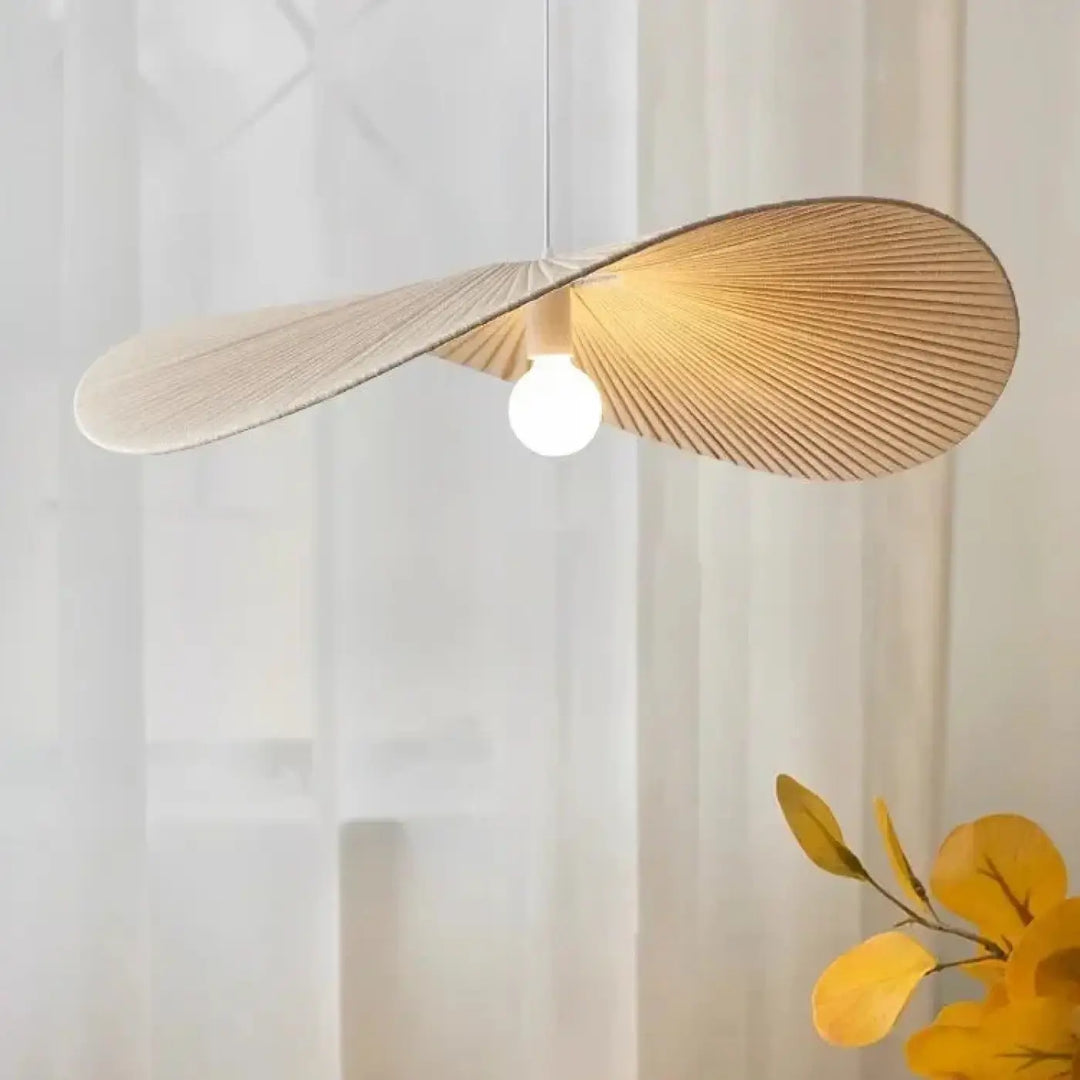 Suspension luminaire ondulée style japandi bois clair beige
