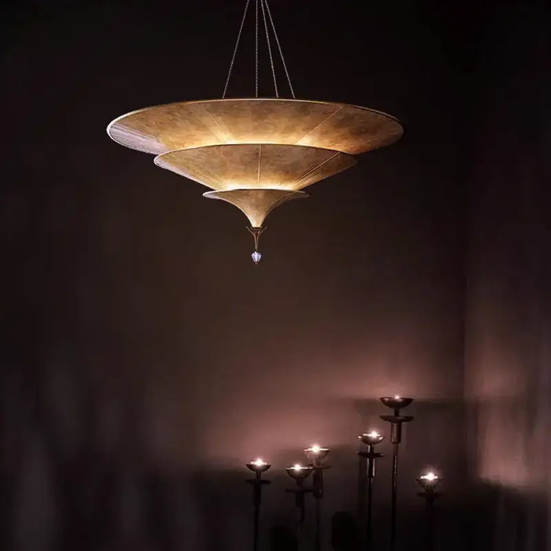 Suspension luminaire original doré inspiré du design oriental

