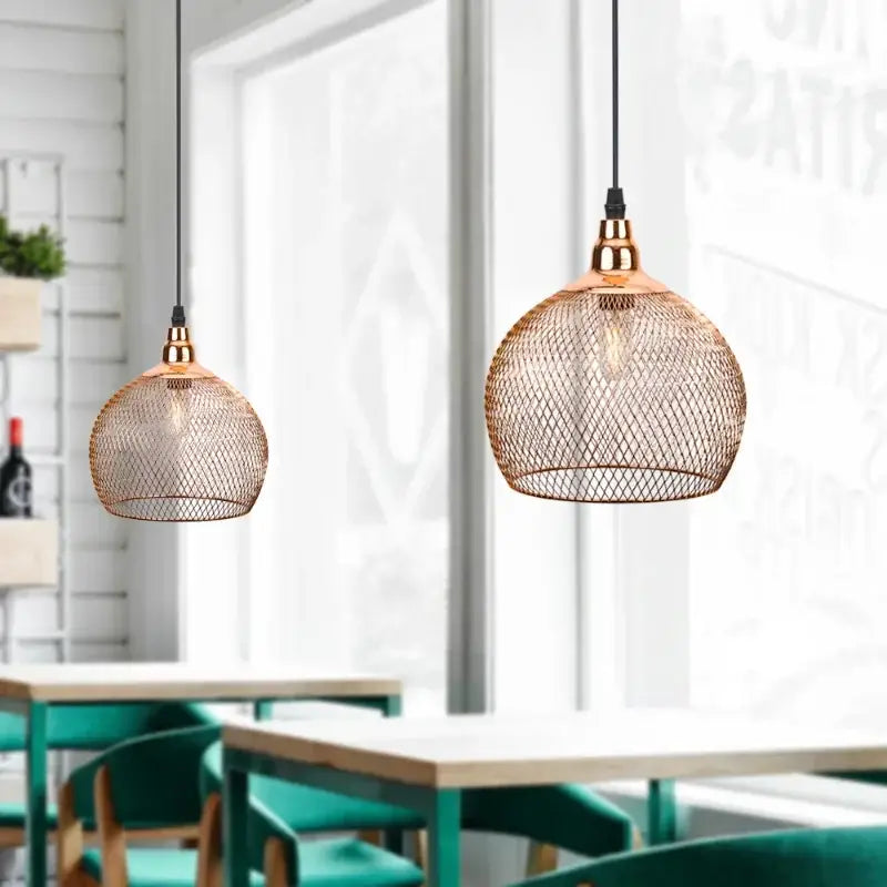 Suspension luminaire rond grillagé couleur rose gold pour cuisine

