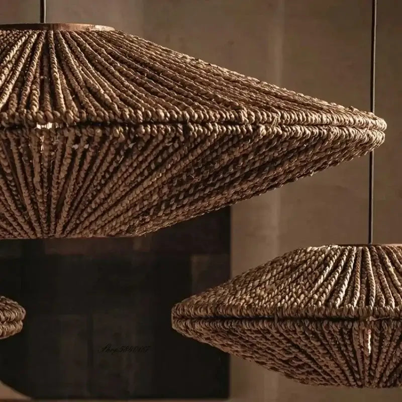 Suspension luminaire en rotin tréssé marron haut de gamme

