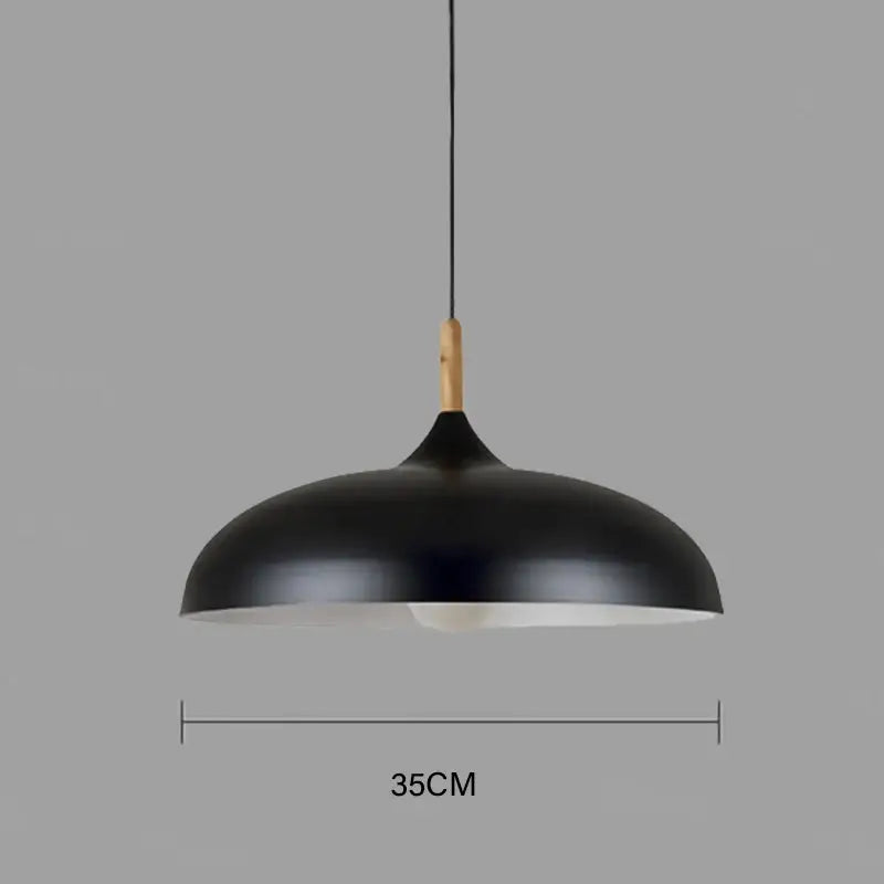 Suspension luminaire scandinave au design épuré avec détail bois

