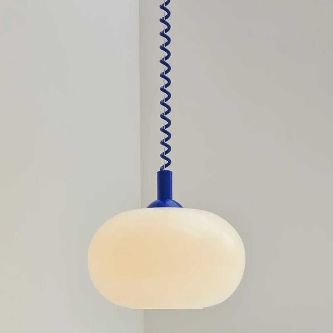 Suspension luminaire pendira avec câble spiralé et globe en verre blanc givré bleu en forme de spirale