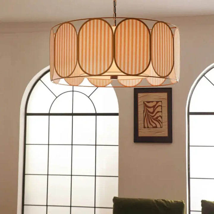 Suspension luminaire en stries beige et or style art déco chic