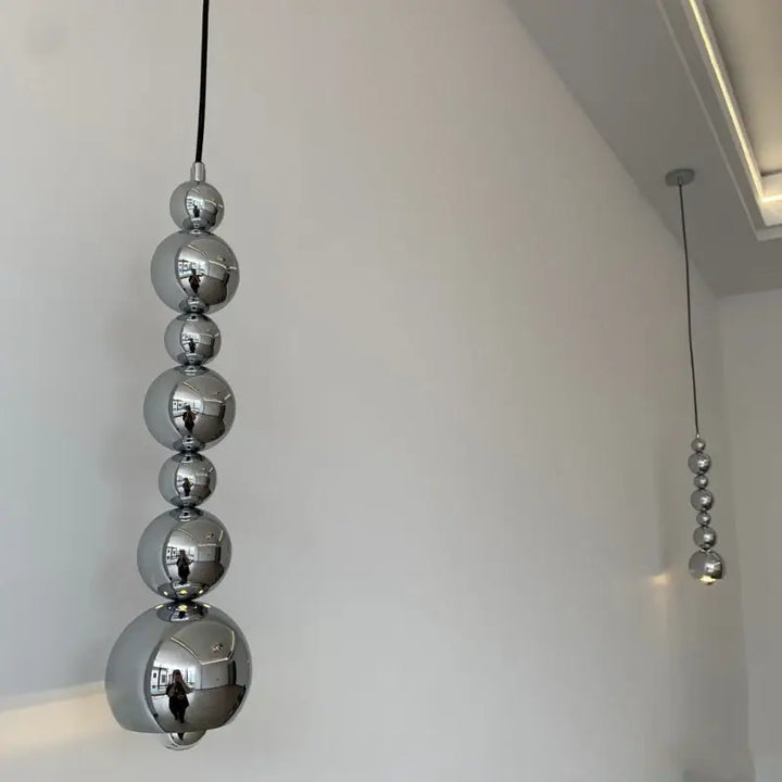 Suspension luminaire au style moderne en forme de totem vertical

