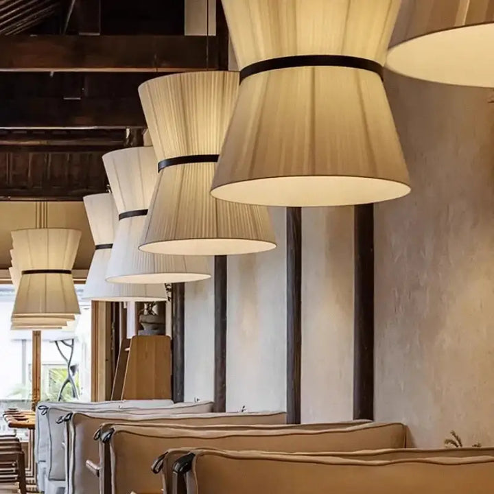 Suspension luminaire en tissu beige design élégant style chic