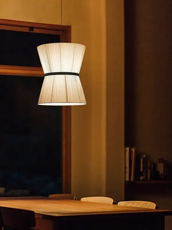 Suspension luminaire en tissu beige design élégant style chic