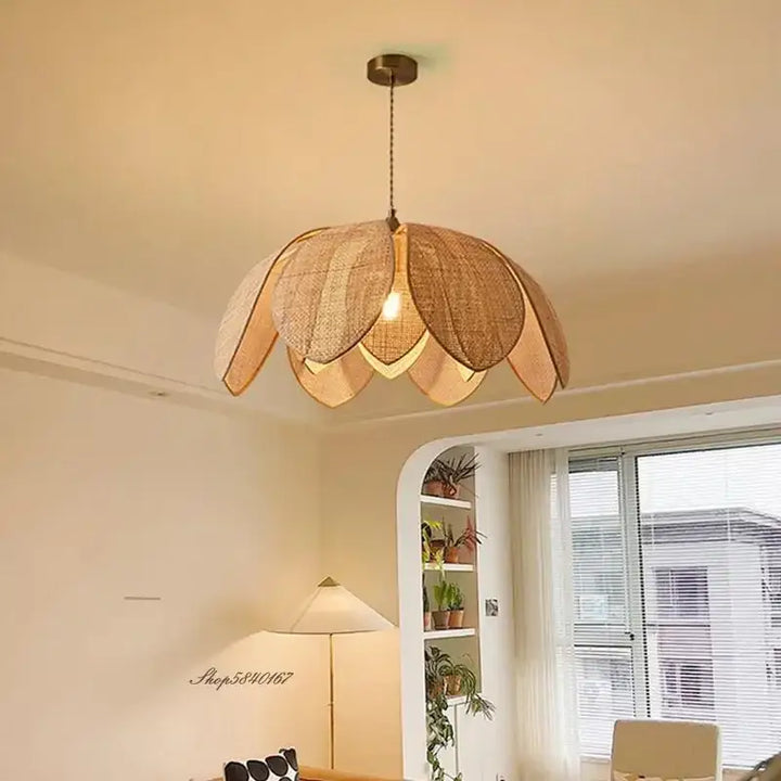 Suspension luminaire en tissu beige style artisanal élégant