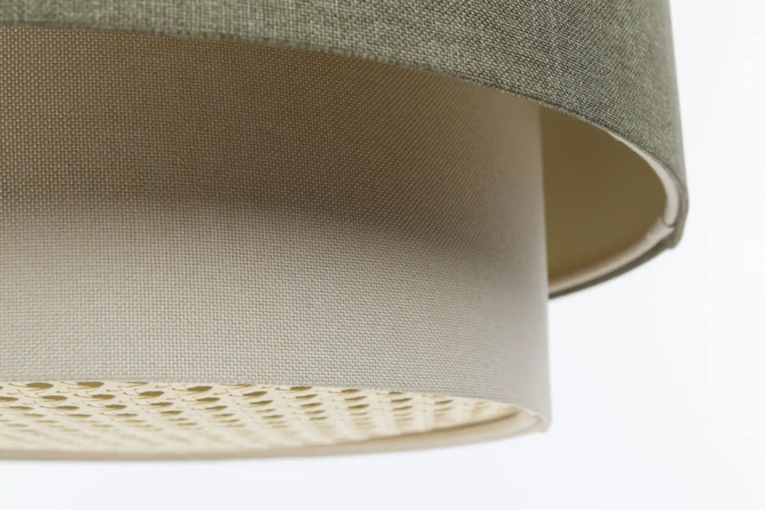 Suspension luminaire duo rattan avec abat-jour en tissu vert olive tissé et base en rotin beige crème