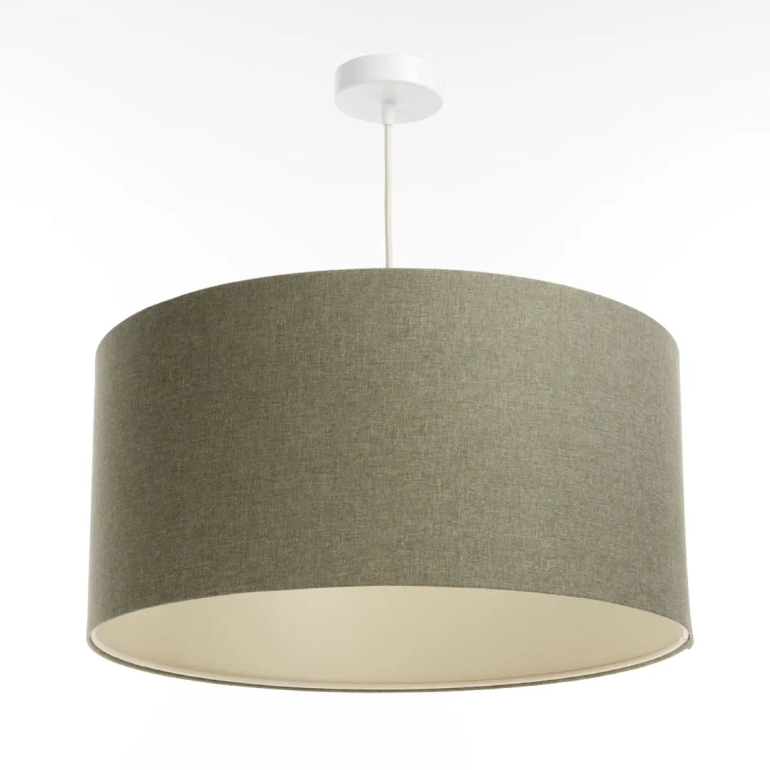 Suspension luminaire cylindrique en tissu vert gris avec intérieur écru et fixation plafond blanche élégante boho