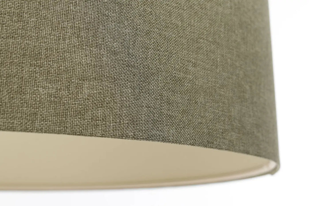 Suspension luminaire boho elegant vert gris avec abat-jour en tissu vert texturé et doublure intérieure écrue lisse
