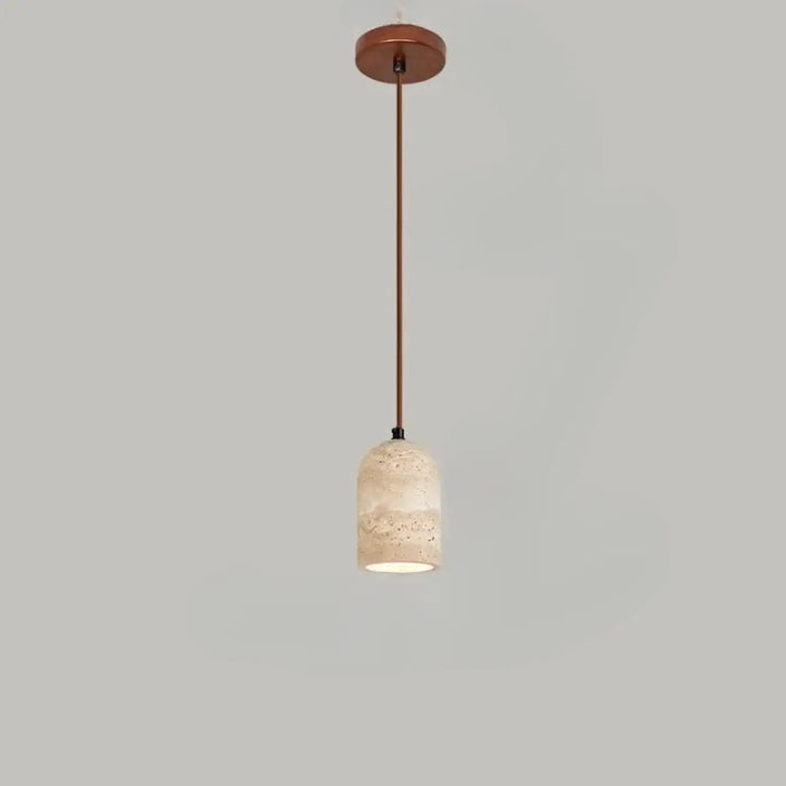 Suspension luminaire kreto avec abat-jour texturé en béton écru et tige métallique cuivre halo doré travertin aux lignes