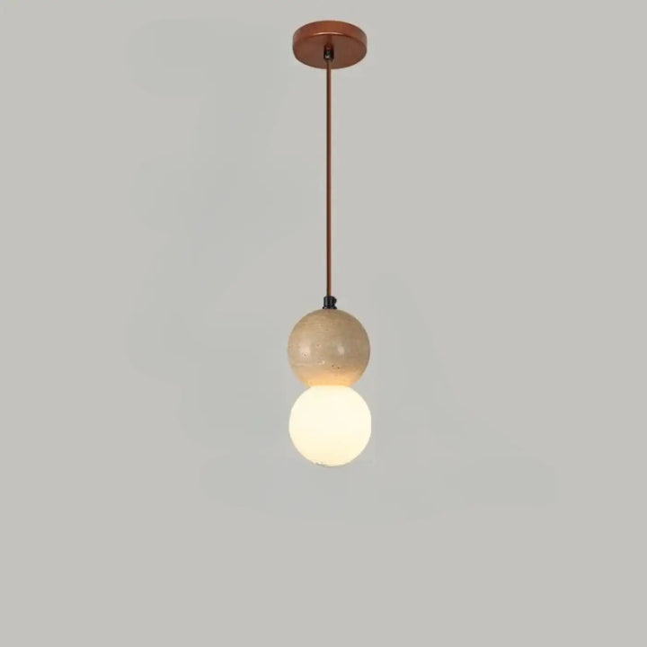 Suspension luminaire kreto avec montage plafond cuivre, tige fine, verre travertin aux lignes beige texturé et globe blanc satiné