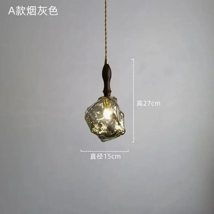 Suspension luminaire en verre ambré texturé et détail bois élégant