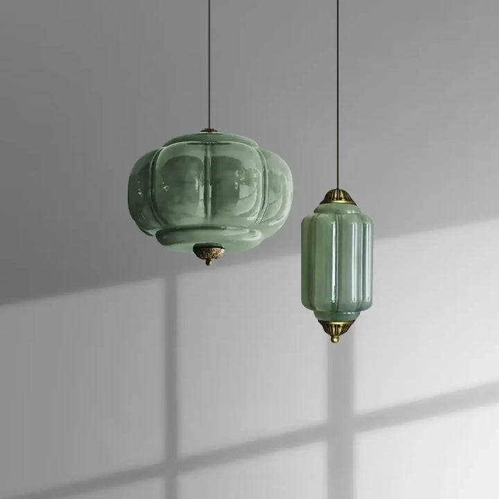 Suspension luminaire strior avec deux suspensions élégantes en verre jade vert et accents en laiton
