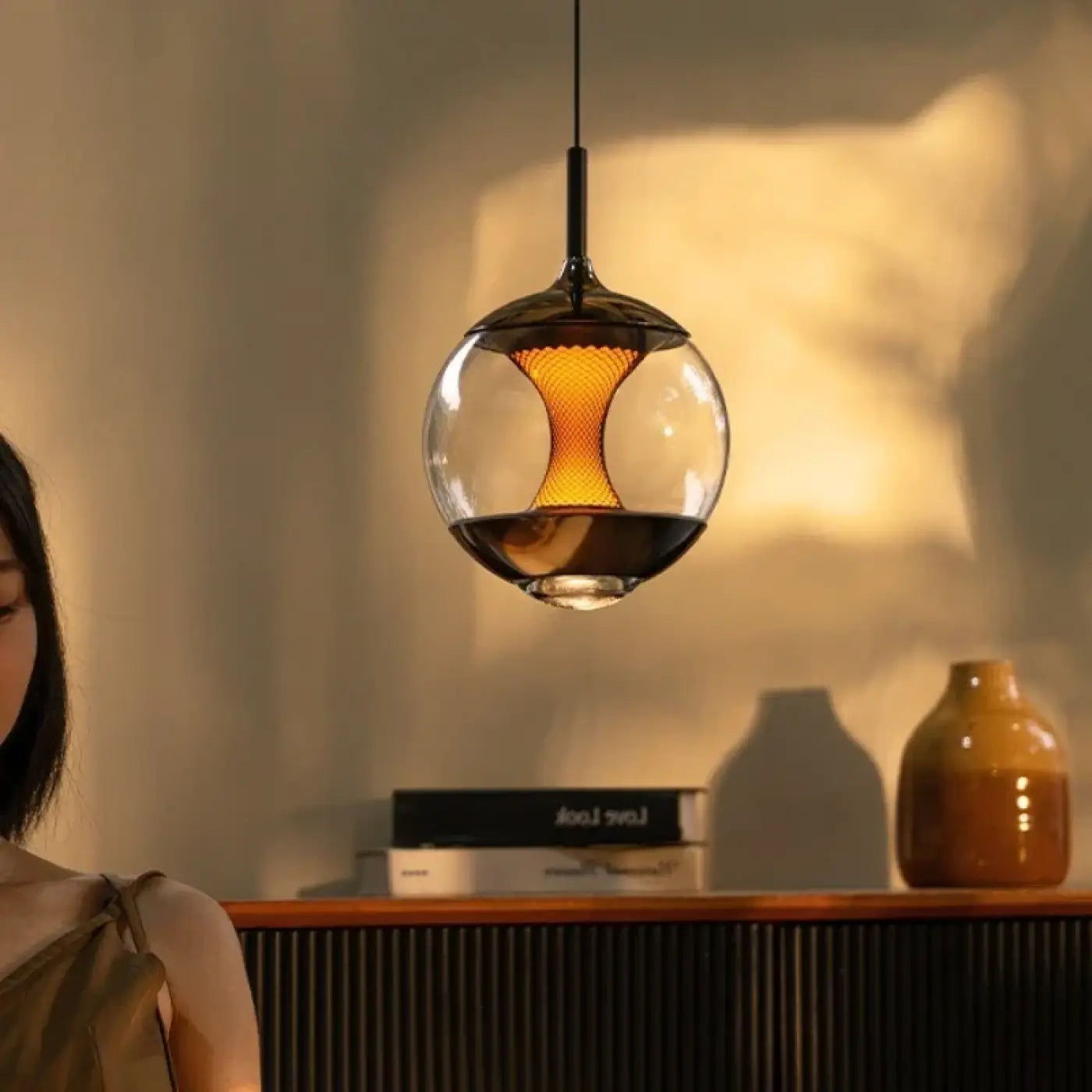 Elegant Glass Pendant Light with Light Diffuser – Lustria