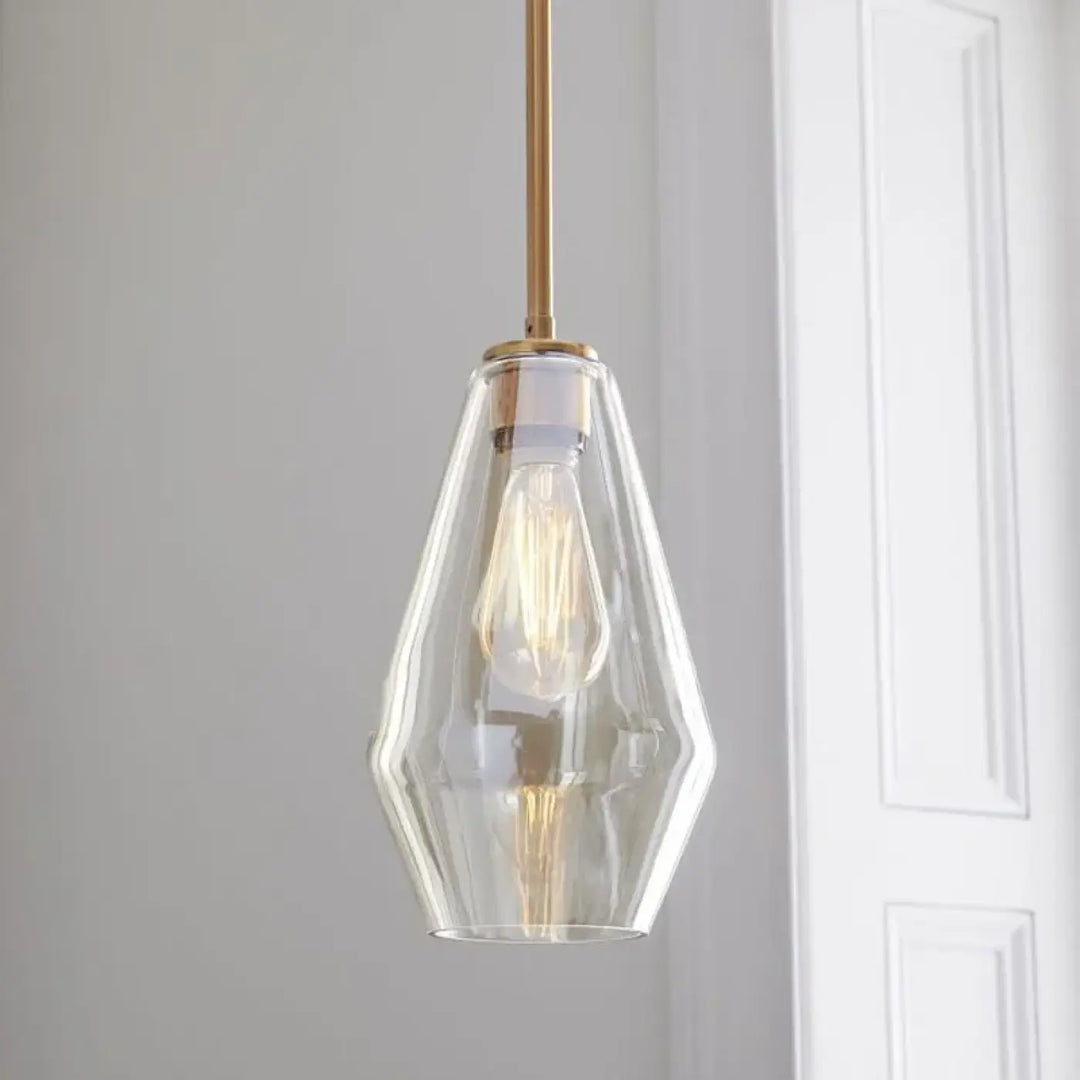 Suspension luminaire glazia en verre transparent facetté avec tige en métal doré et ampoule à filament apparent