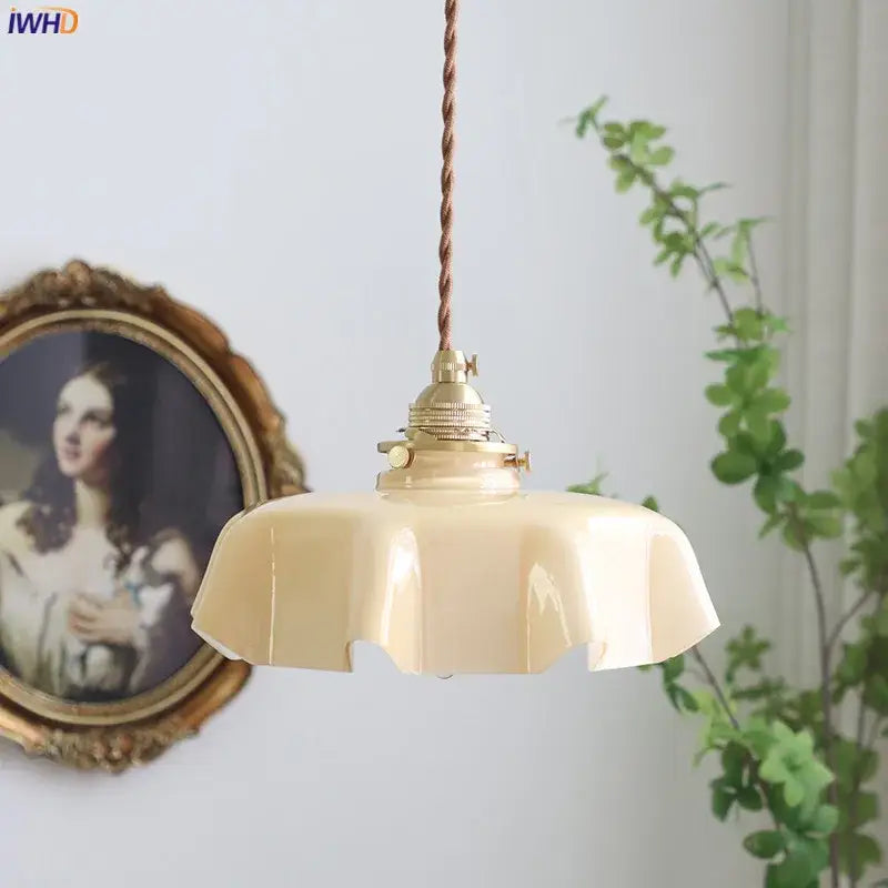 Suspension luminaire vintage crème en céramique ondulée

