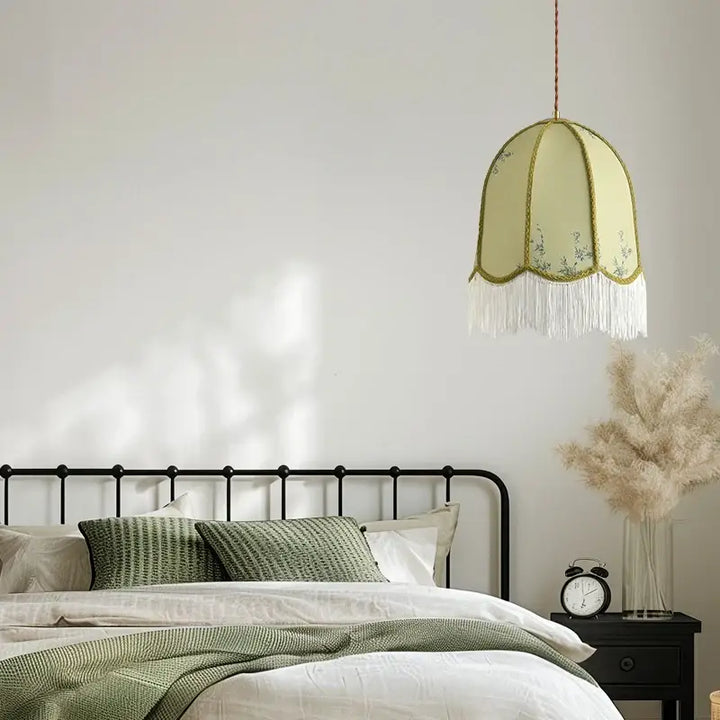 Suspension luminaire vintage floral avec des franges élégantes
