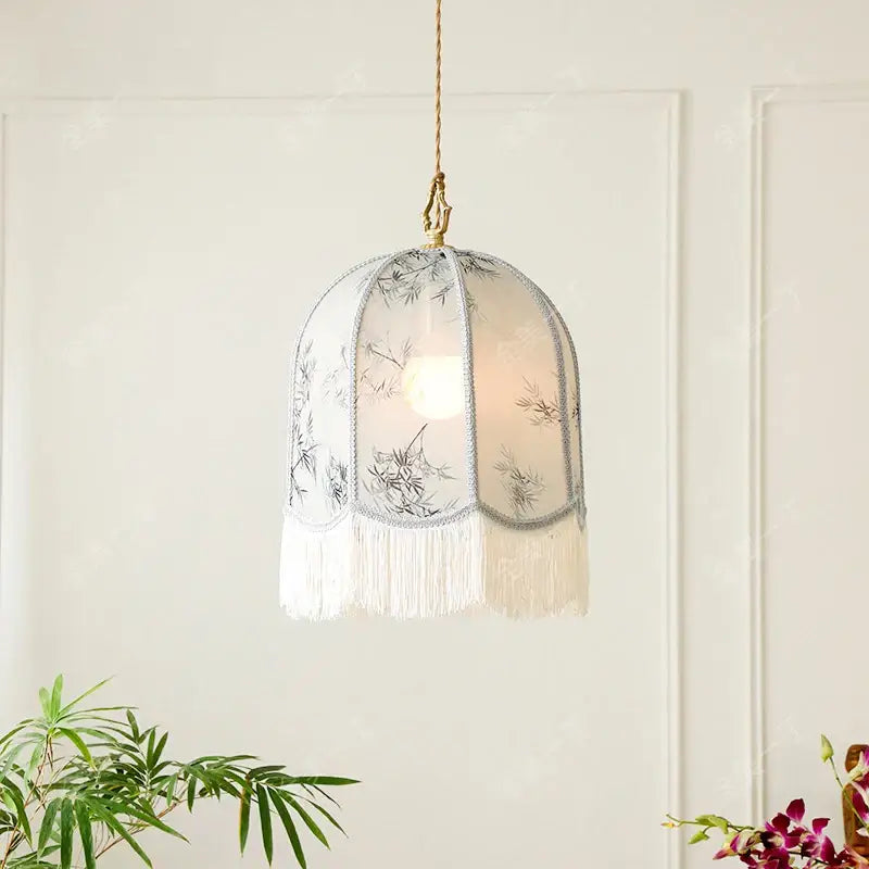 Suspension luminaire vintage floral avec des franges élégantes