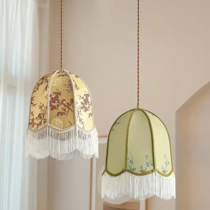 Suspension luminaire vintage floral avec des franges élégantes