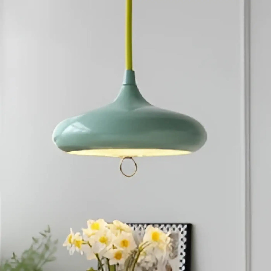 Suspension luminaire haus mint vert avec dome arrondi lisse et cordon jaune fin design vintage espace plus
