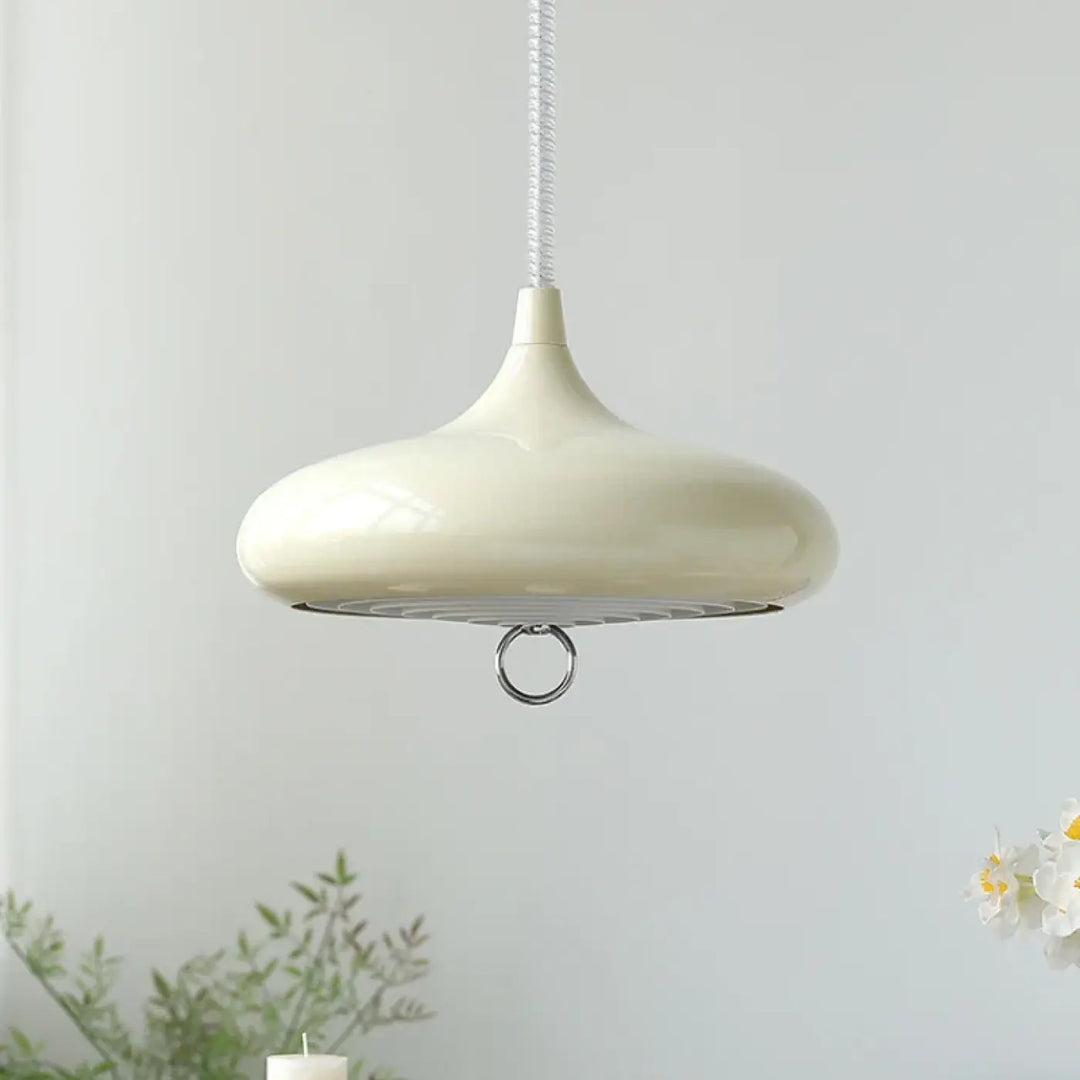 Suspension luminaire haus en émail crème brillant forme goutte d eau avec anneau métal argenté base vintage