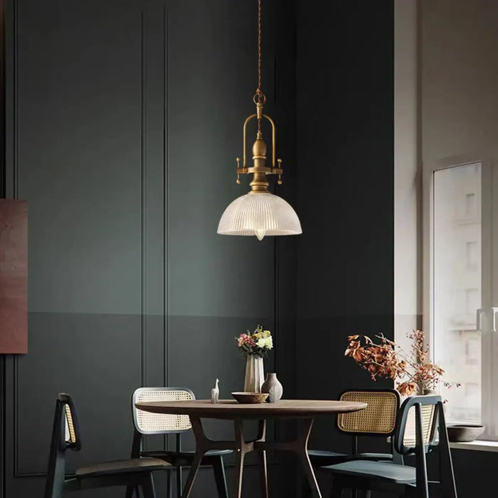Suspension luminaire vintage en laiton doré et verre strié raffiné