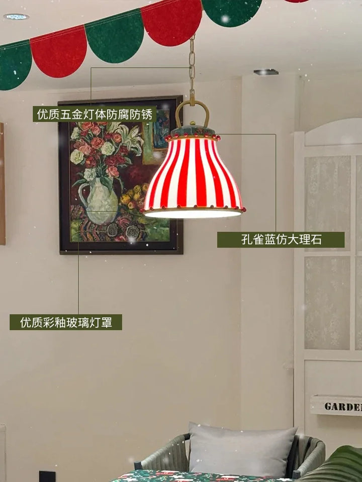 Suspension luminaire vintage en rouge motif rayé décoratif