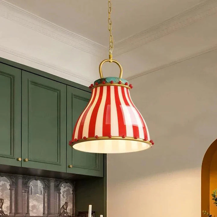 Suspension luminaire vintage en rouge motif rayé décoratif