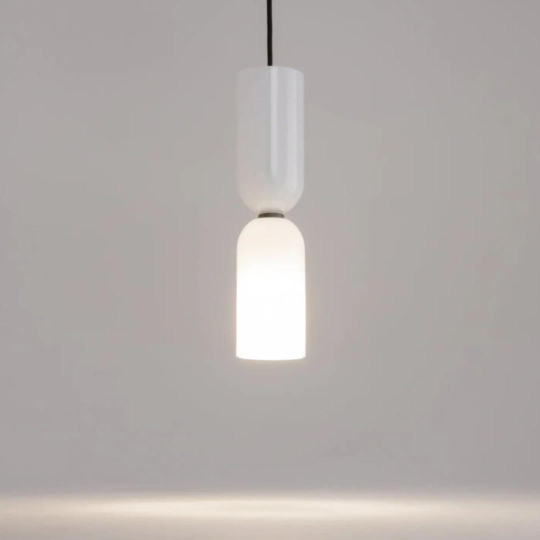 Suspension memory petit tube blanc minimaliste en verre dépoli avec design cylindrique élégant