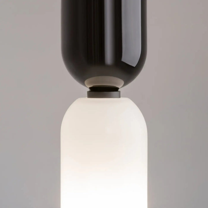 Luminaire suspension memory petit tube bicolore noir et blanc givré avec design moderne et élégant
